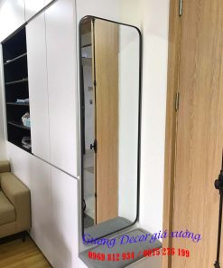 Gương thép treo tường phòng khách